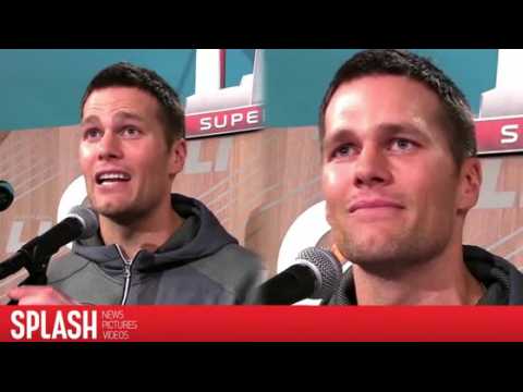 VIDEO : Super Bowl Quarterback Tom Brady Tears Up Talking About 'Hero' Dad