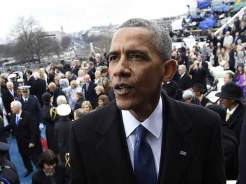 VIDEO : Barack Obama : L'ex-prsident des Etats-Unis s'amuse en faisant du Kite Surf avec Richard Br