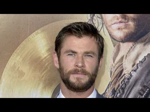 VIDEO : Chris Hemsworth Bulks Up To Fight Hulk In 'Thor: Ragnarok'