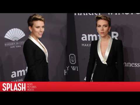 VIDEO : Scarlett Johansson arrive  peine  jongler entre ses rles de mre et d'actrice