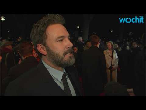 VIDEO : Casey Affleck Apologizes For Not Thanking Brother At Golden Globes