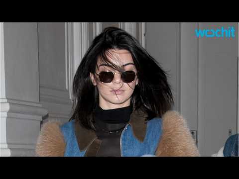 VIDEO : Kendall and Kylie Jenner Preview Their Spring 2017 Collection