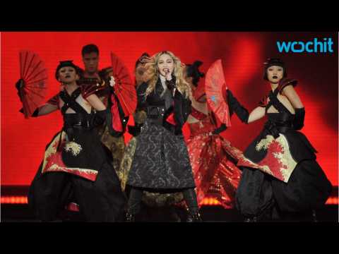 VIDEO : Madonna Adopts Twins