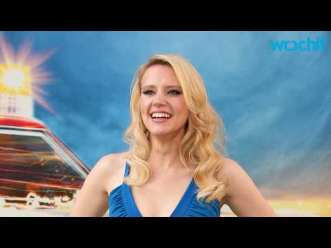 VIDEO : Kate McKinnon to Voice Ms. Frizzle in 'Magic School Bus' Reboot