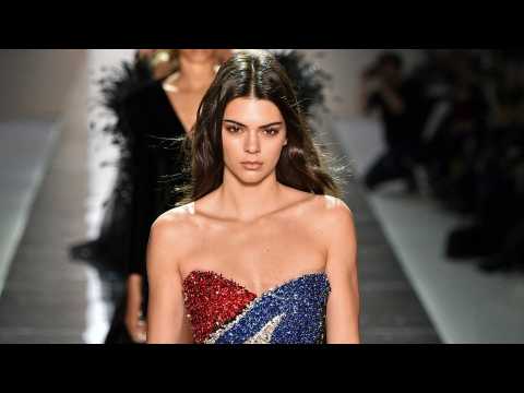 VIDEO : Kendall Jenner?s Nighttime Beauty Routine Leads Today?s Star Sightings