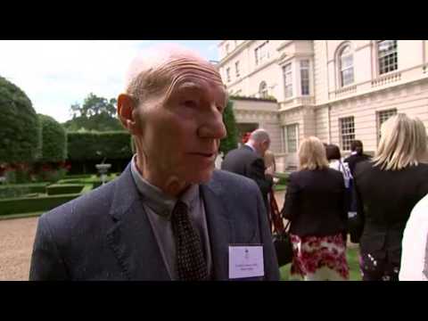 VIDEO : Patrick Stewart Up For Playing Professor X In Deadpool Movie