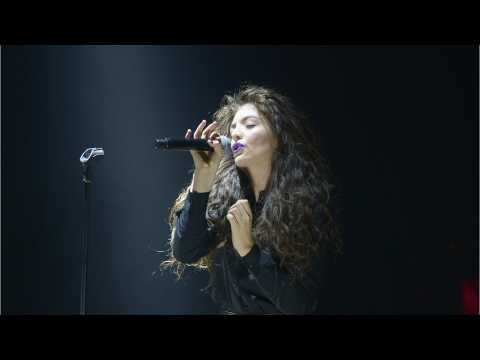 VIDEO : What Is Lorde's Green Light About?