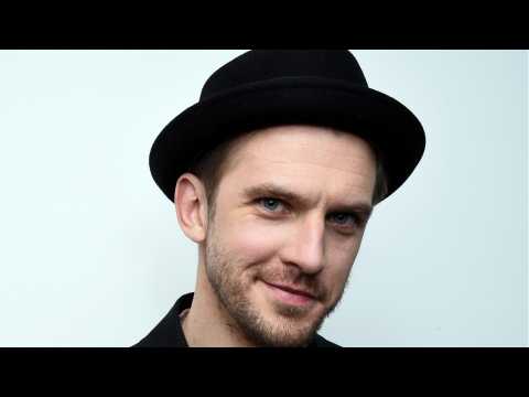 VIDEO : Dan Stevens Is One Friendly Beast