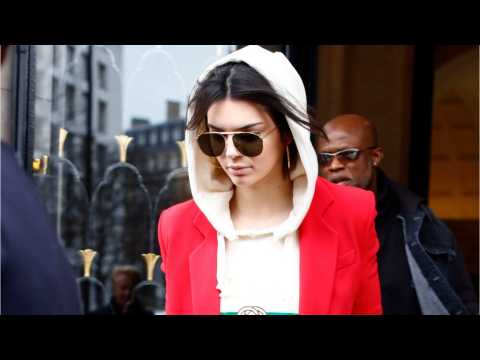 VIDEO : Kendall Jenner Attends Paris Strip Club With Friends