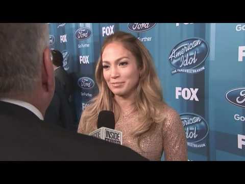 VIDEO : Jennifer Lopez Schools Jimmy Fallon In Dance Battle