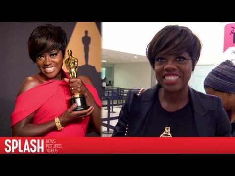 VIDEO : Oscar Winner Viola Davis Doesn't Carry the Oscar With Her