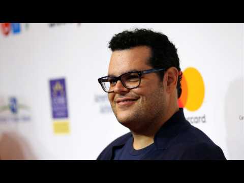 VIDEO : Josh Gad Continues Mission To Get 'Star Wars' Details