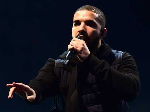 VIDEO : Drake : Le rappeur arrte son concert pour faire une surprise  un fan