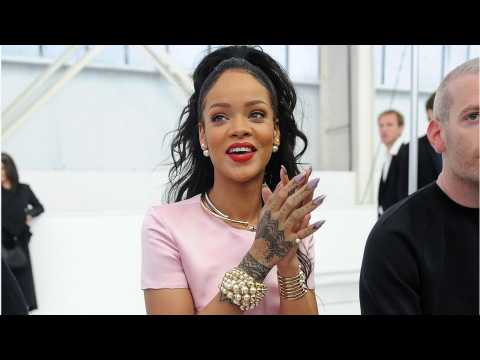 VIDEO : Rihanna Wears A Drugstore BB Cream...on Her Nails