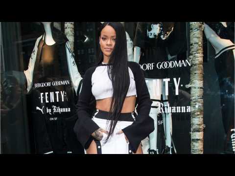 VIDEO : Is Rihanna Releasing A Fenty Makeup Line?