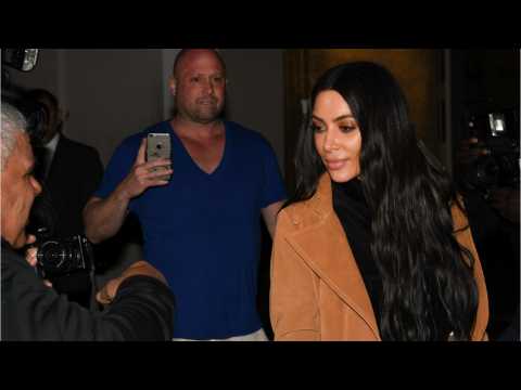 VIDEO : Kim Kardashian Is A Chameleon!