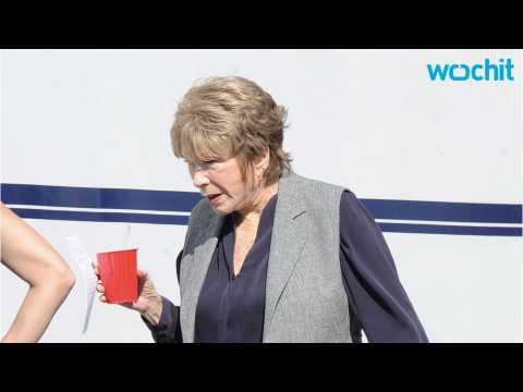 VIDEO : Shirley MacLaine Makes Another Hall of Fame
