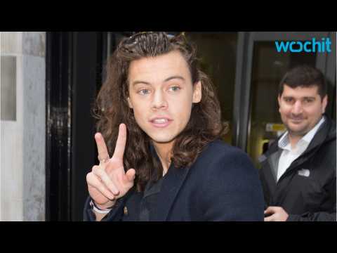 VIDEO : Harry Styles Celebrated B-Day With Adele, Cindy Crawford