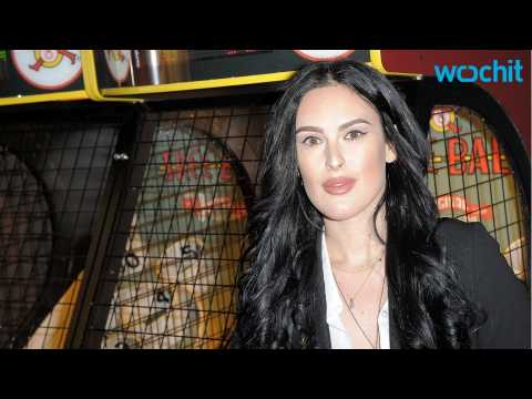 VIDEO : Rumer Willis Channels 90s Demi Moore In New Gap Ad