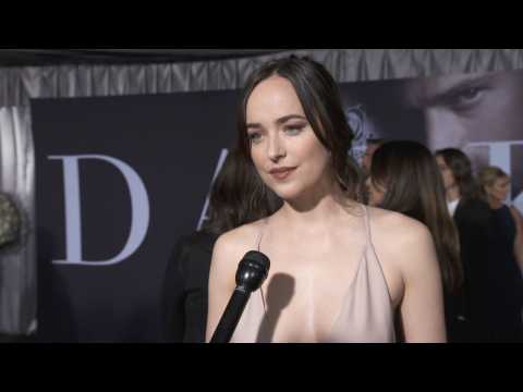 VIDEO : Fifty Shades Darker Premiere: A Stunning Sexy Dakota Johnson