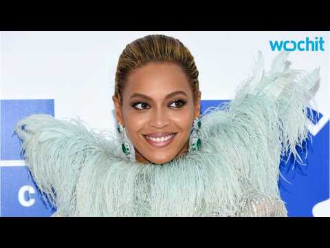 VIDEO : The Beyhive Are Freaking Out About Beyonce's Pregnancy