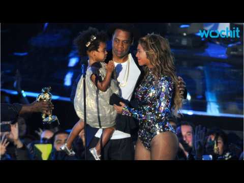 VIDEO : Beyonce Is Pregnant With Twins