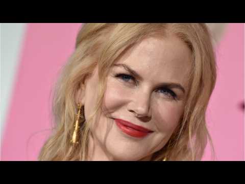 VIDEO : Nicole Kidman Rocks Curly Hair While Hanging With Mickey Mouse!