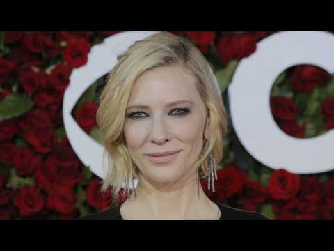 VIDEO : Cate Blanchett Wows Drag Show Audience With Lip Synch