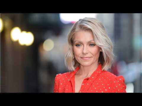 VIDEO : Kelly Ripa's Son Brought A Stripper Pole Book To Class