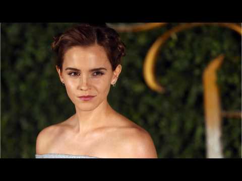 VIDEO : Emma Watson Stuns At U.K. Beauty and the Beast Premiere
