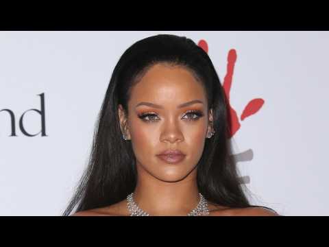 VIDEO : Rihanna Is Harvard's Humanitarian of the Year