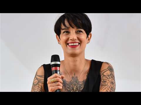 VIDEO : Are Asia Argento And Anthony Bourdain Dating?