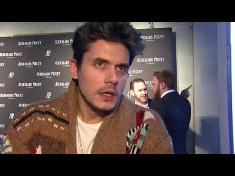 VIDEO : John Mayer Deems Beyonce's Threads The Outfit Of The Year