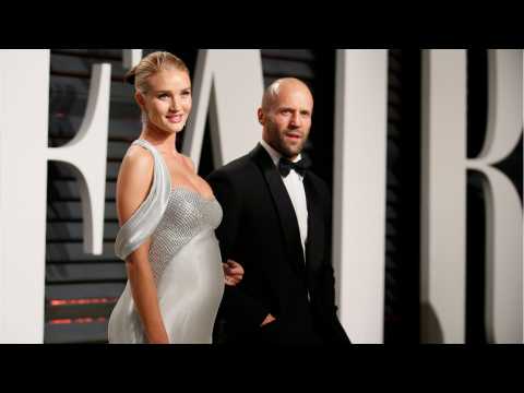 VIDEO : In Glam Oscars Look, Rosie Huntington-Whiteley Shows Off Growing Baby Bump