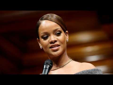 VIDEO : Rihanna Receives Big Honor