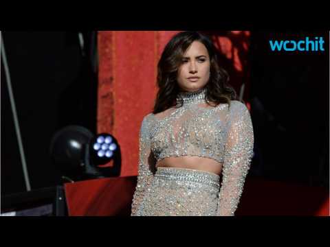 VIDEO : Demi Lovato Shows Her Support For New Boyfriend At MMA Fight