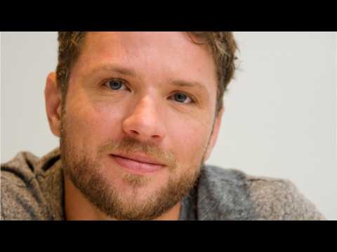 VIDEO : Ryan Phillippe Post Pictures Of His Six-Pack On Instagram