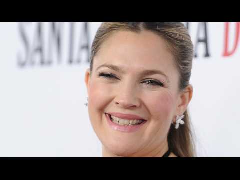 VIDEO : How Puking Up Massive Amounts Of Green Vomit Helped Drew Barrymore Feel More Alive