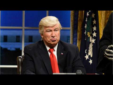 VIDEO : Photo of Alec Baldwin?s ?SNL? Trump Mistakenly Used Instead of Trump