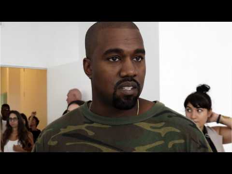 VIDEO : Kanye West Debuts New Look During NYFW
