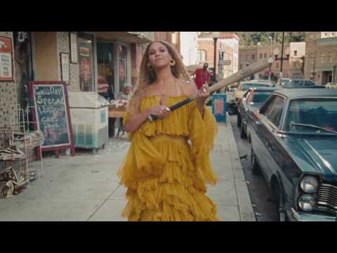 VIDEO : Beyonc vs. Adele at Grammys this year