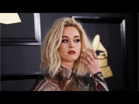 VIDEO : Katy Perry Throws Shade at Britney Spears at Grammys