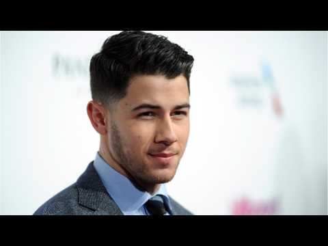VIDEO : Nick Jonas Sits In His Boxers To Prep For 2017 Grammys