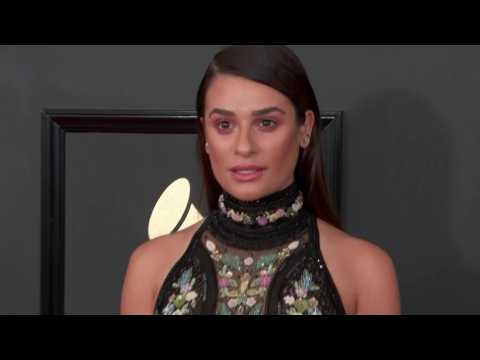 VIDEO : Lea Michele Isn't Wearing Any Mascara at the Grammys 2017