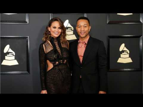 VIDEO : Chrissy Teigen and John Legend Hit Boozy Board Games After Grammys