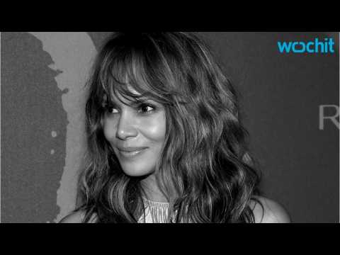 VIDEO : Halle Berry Shares How She Get's Her Face Red Carpet Ready