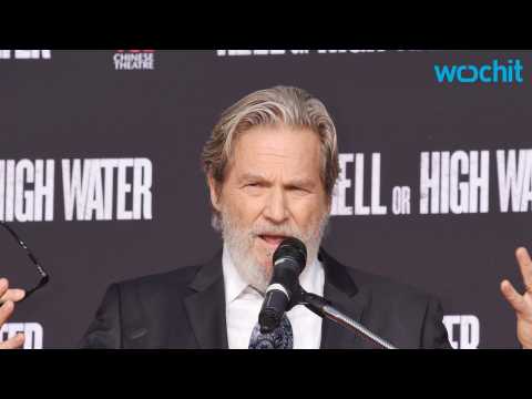 VIDEO : Jeff Bridges Calls for Peace in Trump's America