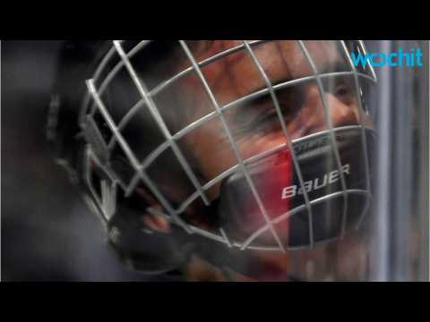 VIDEO : Justin Bieber Takes A Beating In Hockey Game