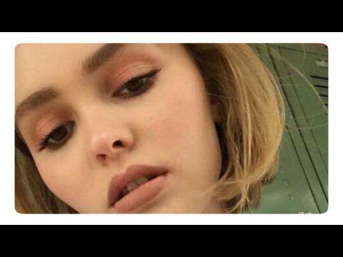 VIDEO : Lily-Rose Depp clot le dfil Chanel avec lgance et sensualit