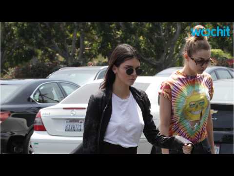 VIDEO : Gigi Hadid Takes Style Tips From Kendall Jenner